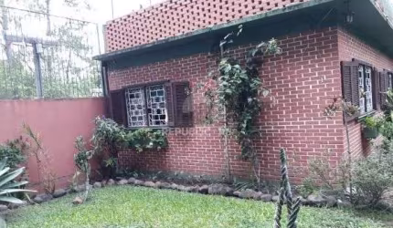Casa em Porto Alegre, no bairro Pedra Redonda, com 2 dormitório(s), e 2 banheiro