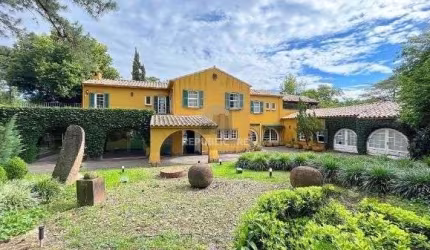 Casa em Porto Alegre, no bairro Pedra Redonda, com 7 dormitório(s), e 7 banheiro