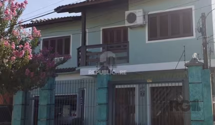 Casa à venda com 4 quartos, 3 vagas, piscina, churrasqueira, 331m² - Partenon