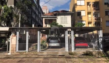 Terreno amplo com 8,80m²x63,50m² de área total, excelente localização no Bairro