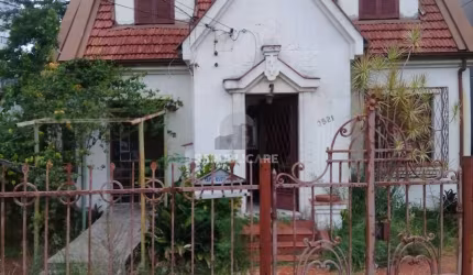 Casa de 4 dormitórios na Av. Teresópolis bairro Teresópolis