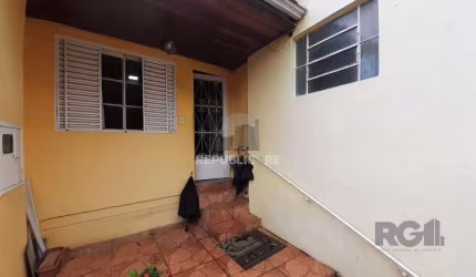 Casa 2 dormitórios à venda Costa e Silva Porto Alegre/RS