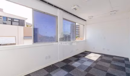 Conjunto/sala comercial de 45m², mobiliada e com 1 vaga de garagem no bairro Pra