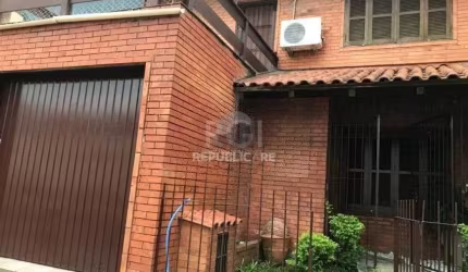 Casa 3 dormitórios à venda Santa Maria Goretti Porto Alegre/RS