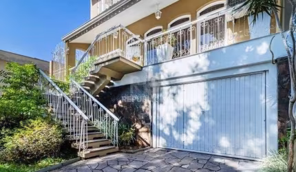 Excelente casa de 264m² com 4 dormitórios no bairro Menino Deus