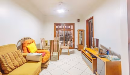 Casa 160m² - 3 dormitórios, 1 suíte, churrasqueira, terraço e 2 vagas de garagem