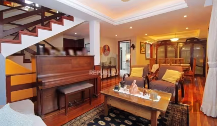 Casa de 275m² - 3 dormitórios e 3 vagas no bairro Coronel Aparício Borges