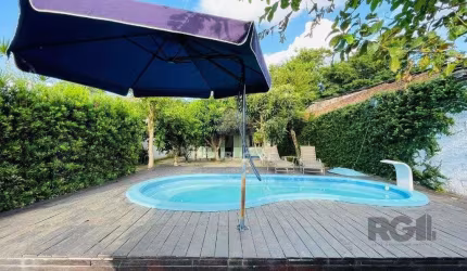 Excelente casa de 130m² com 2 dormitórios e piscina.
