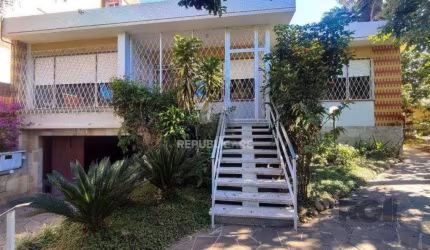 Excelente casa de 290m² com 4 dormitórios e 4 vagas