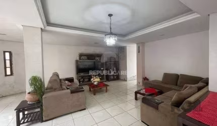 Casa de 4 dormitórios, bairro Ipanema