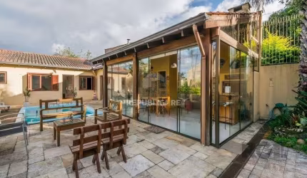 Casa 279m² - 4 dormitórios, 3 vagas no bairro Santa Tereza