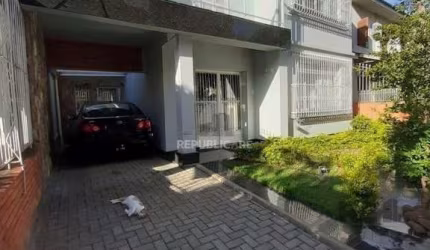 Excelente casa de 251m² com 4 dormitórios.