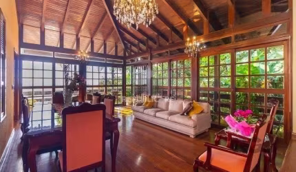 Casa com 400m² privativos e 1000m² de terreno, com vista. Um paraíso no Morro Ap
