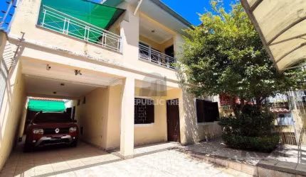 Excelente casa de 230m² com 4 dormitórios e 3 vagas.