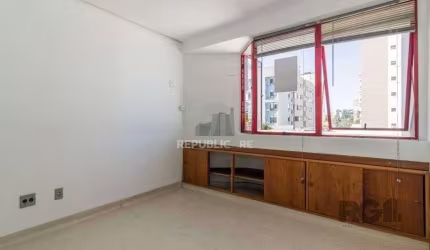 Sala comercial de 36m² no bairro Menino Deus