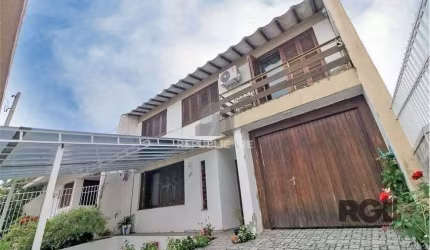 Casa de 285m² - 4 dormitórios, 4 vagas no bairro Bom Jesus