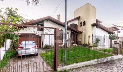 Casa 303m² - 4 dormitórios, 2 vagas no bairro Santo Antônio