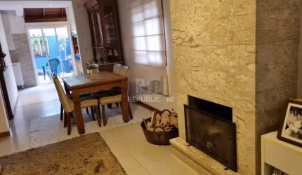Casa Condominio para Venda - 218m², 3 dormitórios, sendo 1 suites, 2 vagas - Ipa