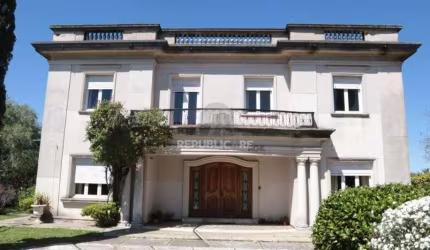 Casa com 6 dormitórios (sendo 1 suíte) de 570 m² por R$8.150.000,00 na Rua dos A