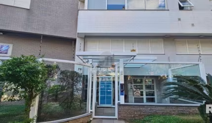Lindo Apartamento Mobiliado de 1 domitório com 1 Suíte e Sacada