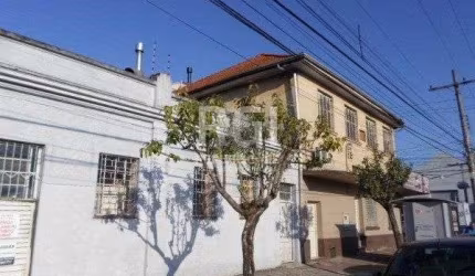 Prédio residencial e comercial, no bairro Navegantes em Porto Alegre
