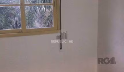 Apartamento de 03 dormitórios, sala, cozinha, banheiro. Condomínio  com salão de