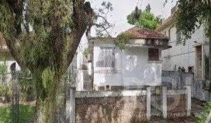 Casa para Venda - 330m², 3 dormitórios, 3 vagas - Petrópolis