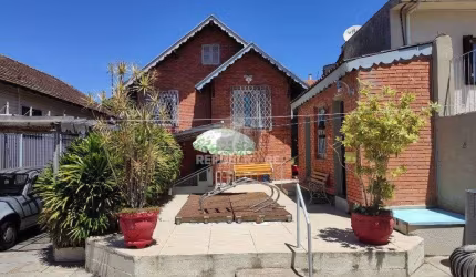 Casa para Venda - 142.8m², 4 dormitórios, 5 vagas - Teresópolis