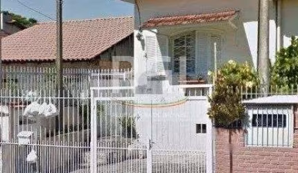Casa para Venda - 380m², 2 dormitórios, sendo 1 suites, 1 vaga - Nonoai