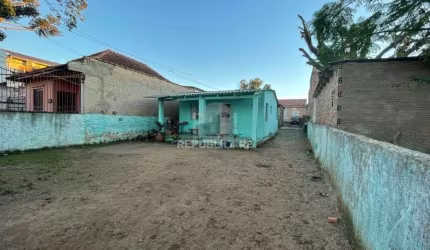 Casa para Venda - 482m², 3 dormitórios, 3 vagas - Camaquã, Porto Alegre