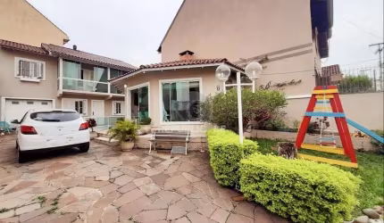 Casa  3 dormitórios, 3 vagas - Medianeira, Porto Alegre RS