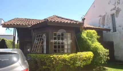 Casa para Venda - 250m², 3 dormitórios, 4 vagas - Serraria