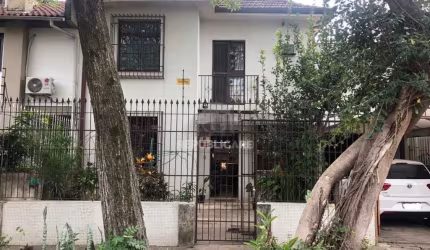 Casa para Venda - 336m², 4 dormitórios, sendo 1 suites, 2 vagas - Azenha