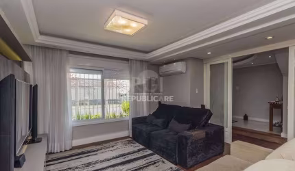 Casa à venda - 230m², 4 quartos, sendo 2 suítes, churrasqueira,  piscina e 03 va