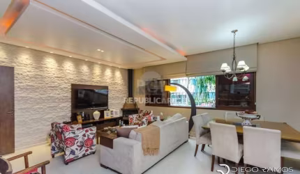 Casa para Venda - 216m², 4 dormitórios, sendo 1 suites, 4 vagas - Menino Deus