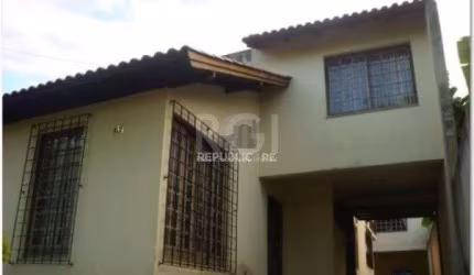Casa para Venda - 240m², 4 dormitórios, sendo 1 suites, 4 vagas - Nonoai