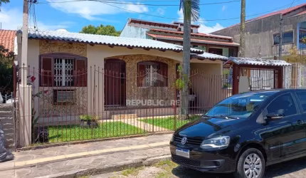 Casa 3 dormitórios, 1 suíte, vagas de garagem, Bairro Vila Cachoeirinha