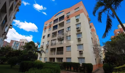 Apartamento de dois quartos e uma vaga de garagem em condomínio com infraestrutu