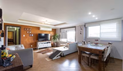 Apartamento reformado de 124m² privativos- 3 dormitórios sendo 1 suíte no bairro