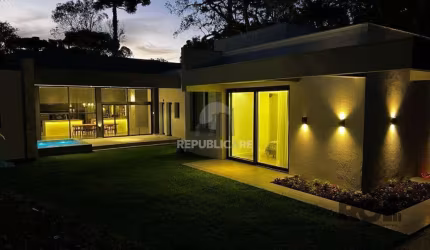 Casa toda térrea  400m2 , 3 suítes