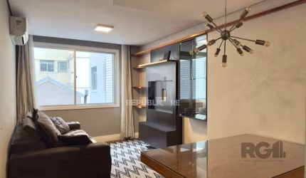 APARTAMENTO 2 DORMITÓRIOS SEMIMOBILIADO E REFORMADO NO CENTRO HISTÓRICO