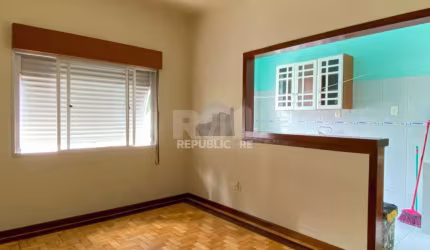 Apartamento 1 dormitório, de frente, com ótima posição solar, no Centro Históric