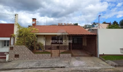 Casa com 3 dormitórios (1 sendo suíte) por R$ 550.000,00 na Rua Salustiano Macie