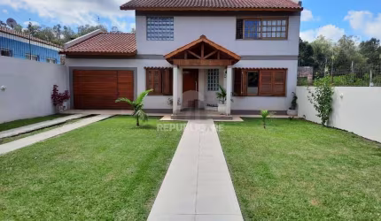 Casa com 3 dormitórios ( todos sendo suíte) por R$ 1.100.000,00 na Rua Luis Albe