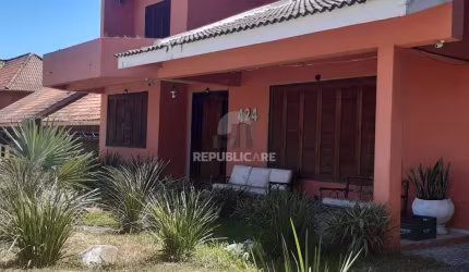 Casa alto padrão de 860 m² com 4 dormitórios por R$ 3.180.000,00 na Rua Barão do