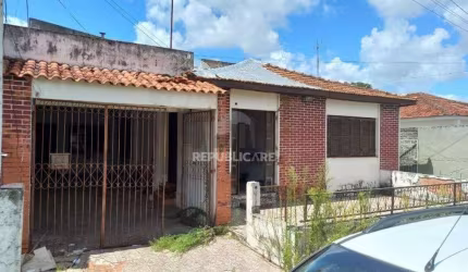 Casa com mais 2 apartamentos por R$ 400.000,00 na Rua Telmo de Oliveira Castro n