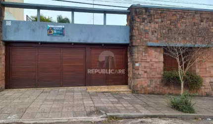 Casa com 3 dormitórios (1 sendo suíte) por R$ 4.000.000,00 na Rua Antônio Fernan
