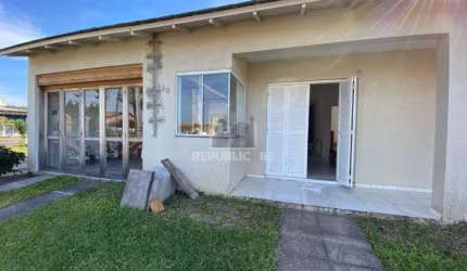 Casa para Venda - 69m², 2 dormitórios, 2 vagas - Capão Novo
