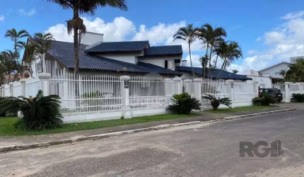 Casa 4 dormitórios à venda Zona Nova Capão da Canoa/RS