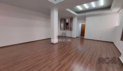 Apartarmento amplo 2 dormitórios em região comercial no Centro Histórico